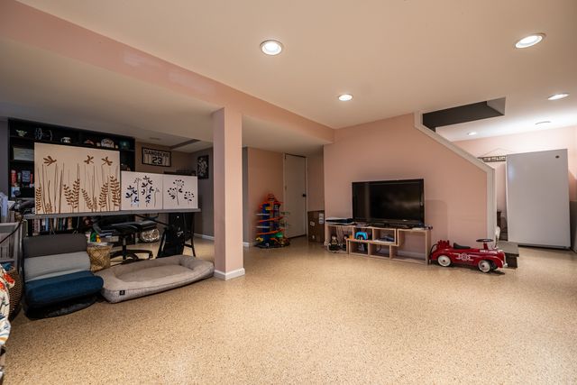 218 S Fairfield Avenue, Lombard, IL 60148