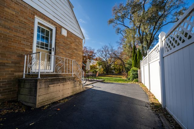 218 S Fairfield Avenue, Lombard, IL 60148