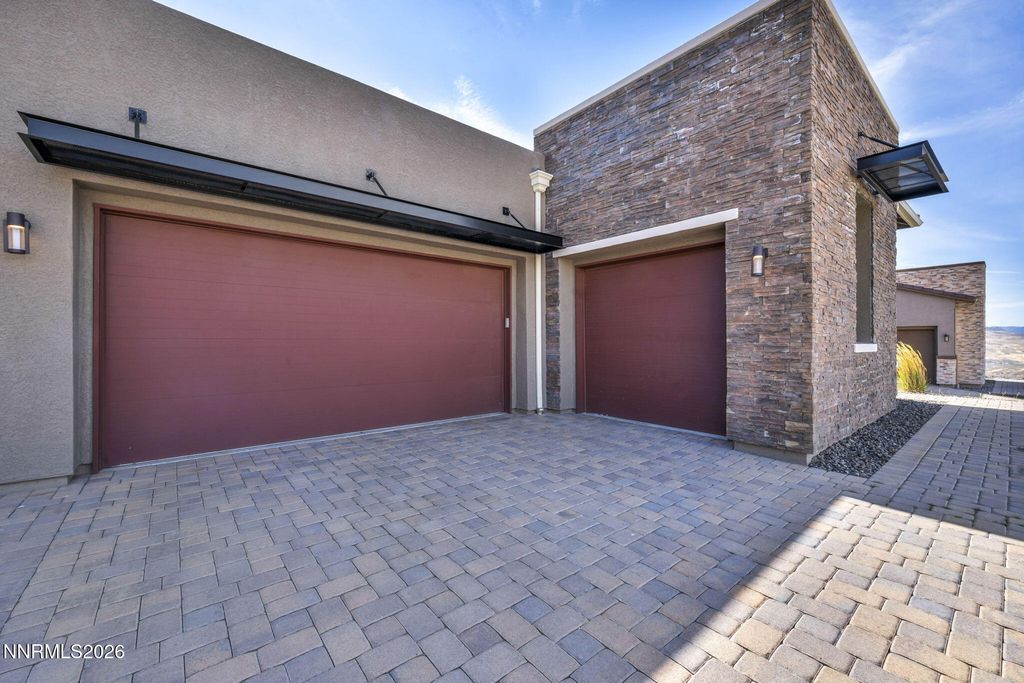 Image 5 of property listing at 8908 Suncreek Court, Reno, NV 89523