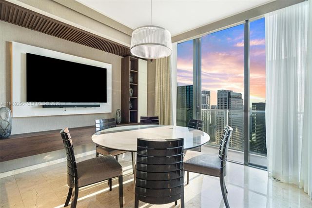 88 SW 7th St 3801, Miami, FL 33130