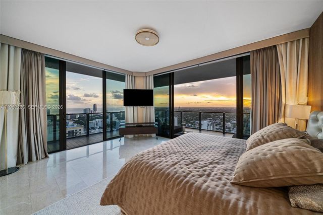 88 SW 7th St 3801, Miami, FL 33130