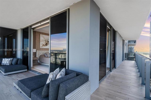 88 SW 7th St 3801, Miami, FL 33130