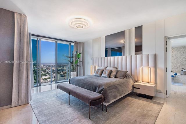 88 SW 7th St 3801, Miami, FL 33130