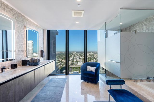 88 SW 7th St 3801, Miami, FL 33130