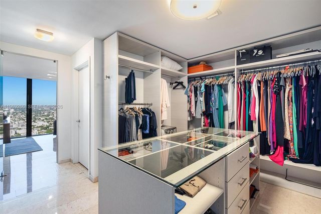 88 SW 7th St 3801, Miami, FL 33130