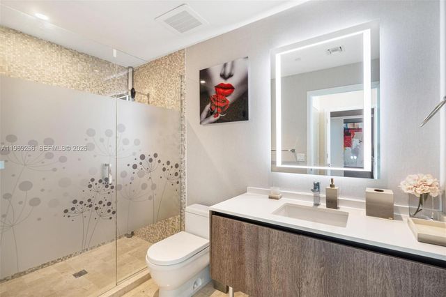 88 SW 7th St 3801, Miami, FL 33130