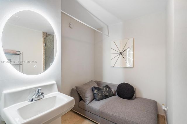 88 SW 7th St 3801, Miami, FL 33130