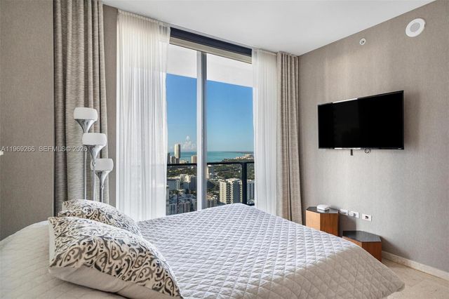 88 SW 7th St 3801, Miami, FL 33130