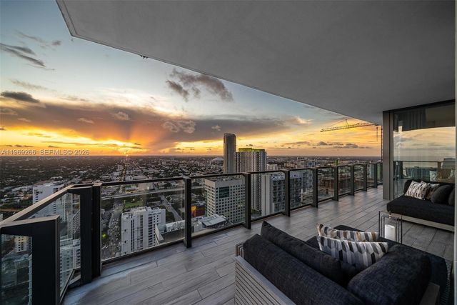 88 SW 7th St 3801, Miami, FL 33130