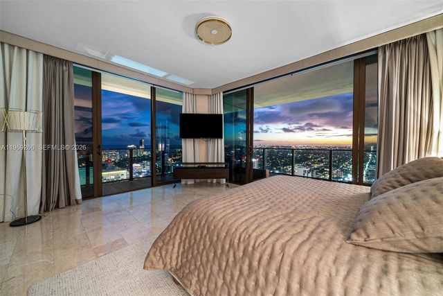 88 SW 7th St 3801, Miami, FL 33130