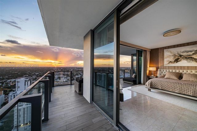 88 SW 7th St 3801, Miami, FL 33130