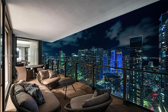 88 SW 7th St 3801, Miami, FL 33130