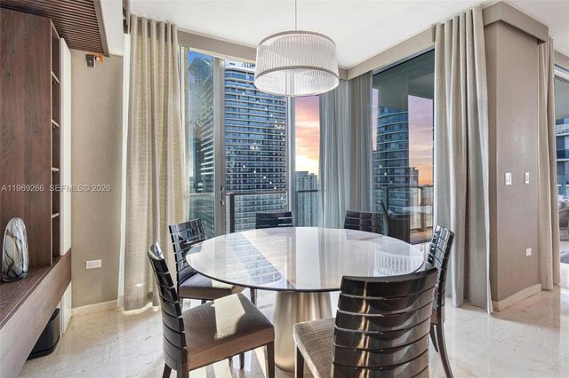 88 SW 7th St 3801, Miami, FL 33130