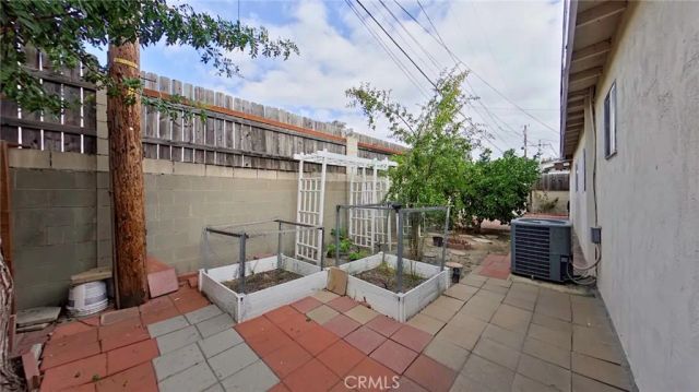 5633 Denny, North Hollywood, CA 91601
