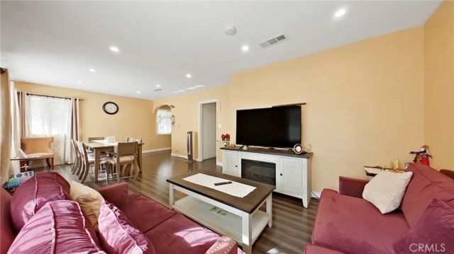 5633 Denny, North Hollywood, CA 91601