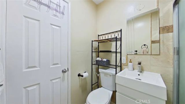 5633 Denny, North Hollywood, CA 91601