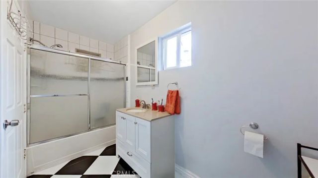 5633 Denny, North Hollywood, CA 91601