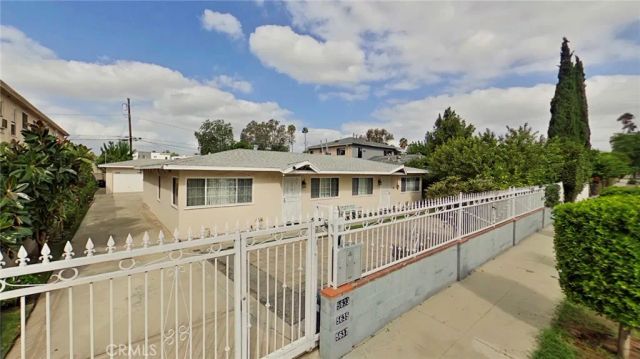 5633 Denny, North Hollywood, CA 91601
