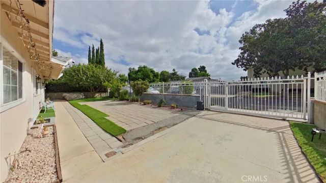 5633 Denny, North Hollywood, CA 91601