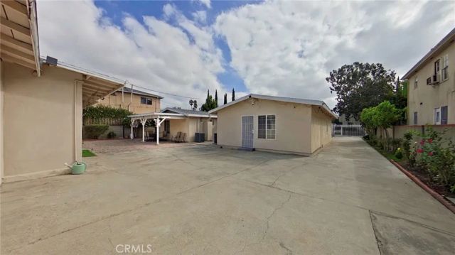 5633 Denny, North Hollywood, CA 91601