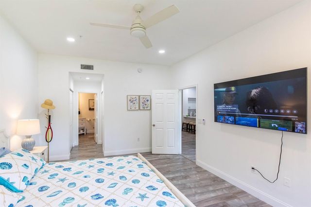 11790 SAINT ANDREWS Place 305, Wellington, FL 33414