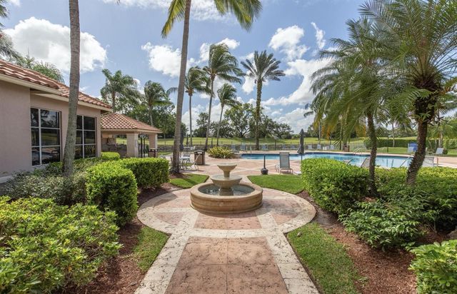 11790 SAINT ANDREWS Place 305, Wellington, FL 33414