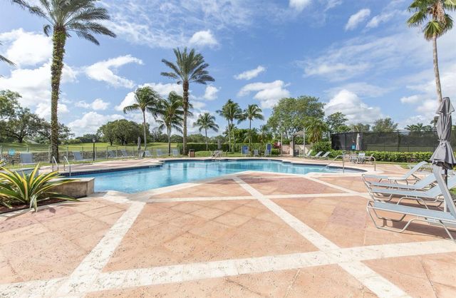 11790 SAINT ANDREWS Place 305, Wellington, FL 33414