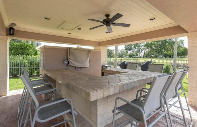 11790 SAINT ANDREWS Place 305, Wellington, FL 33414