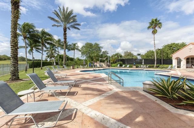 11790 SAINT ANDREWS Place 305, Wellington, FL 33414