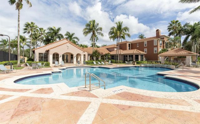 11790 SAINT ANDREWS Place 305, Wellington, FL 33414