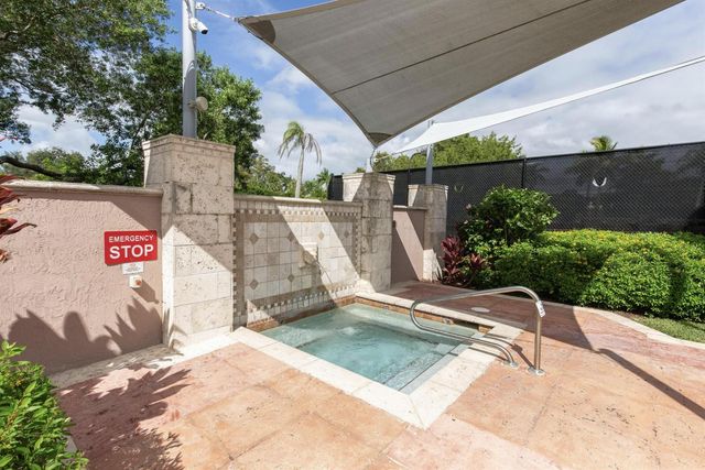 11790 SAINT ANDREWS Place 305, Wellington, FL 33414