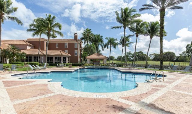 11790 SAINT ANDREWS Place 305, Wellington, FL 33414