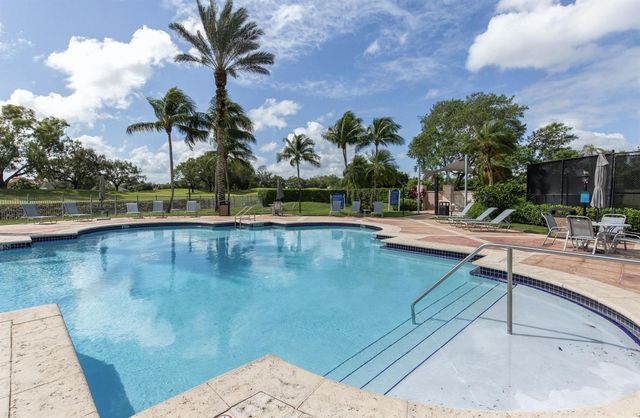 11790 SAINT ANDREWS Place 305, Wellington, FL 33414