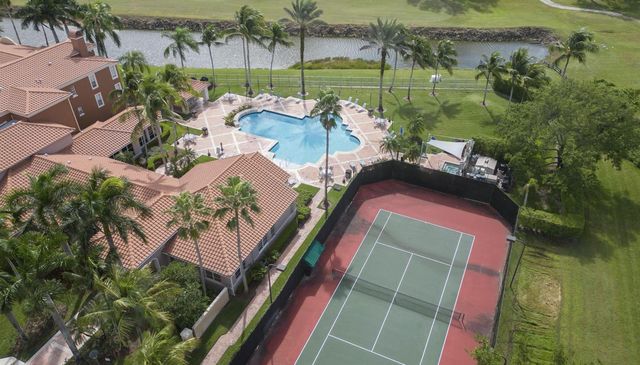 11790 SAINT ANDREWS Place 305, Wellington, FL 33414
