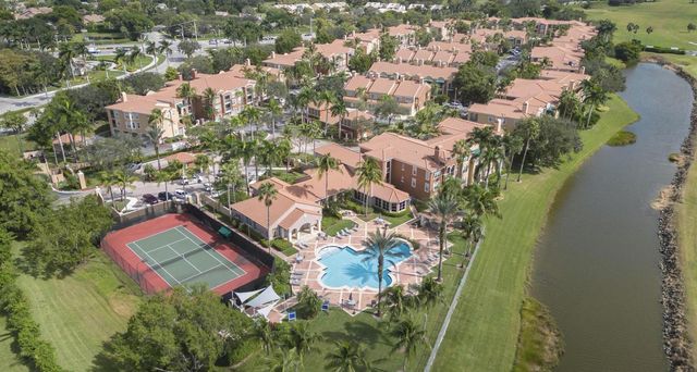 11790 SAINT ANDREWS Place 305, Wellington, FL 33414