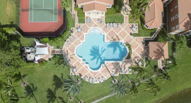11790 SAINT ANDREWS Place 305, Wellington, FL 33414
