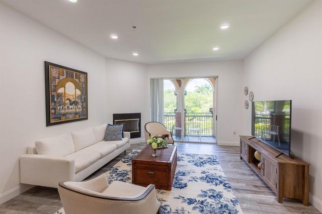 11790 SAINT ANDREWS Place 305, Wellington, FL 33414