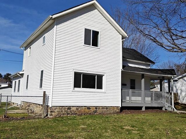 6627 E Berrien Street, Eau Claire, MI 49111