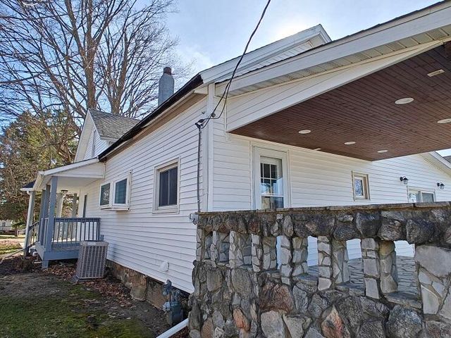 6627 E Berrien Street, Eau Claire, MI 49111