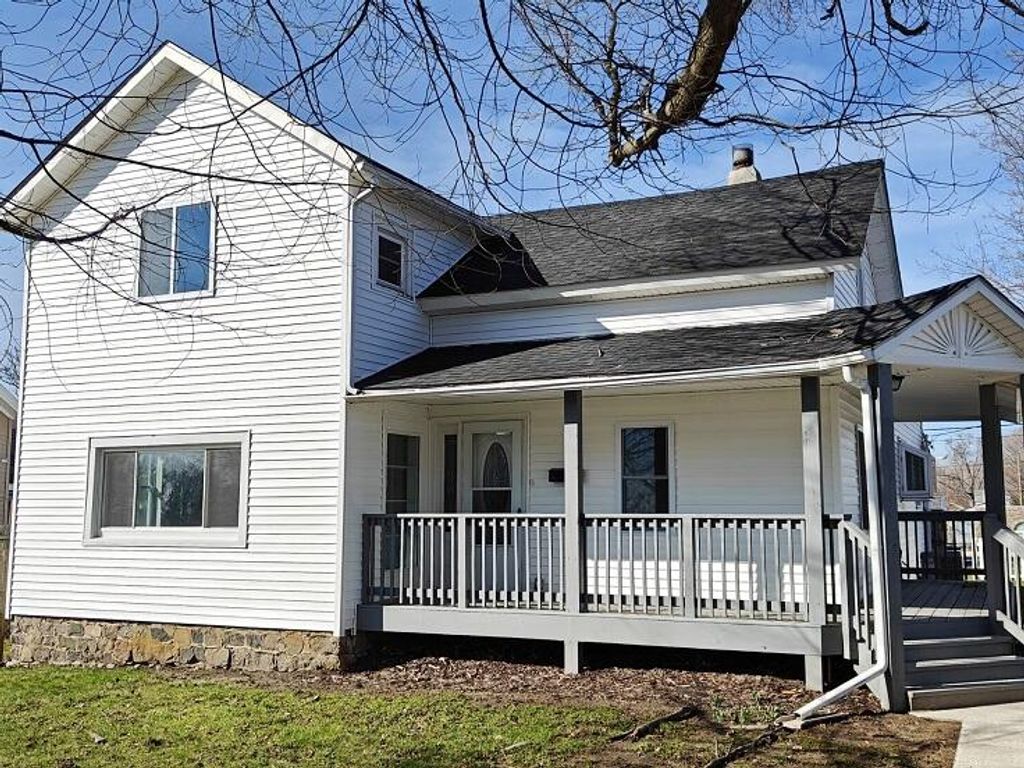 6627 E Berrien Street, Eau Claire, MI 49111