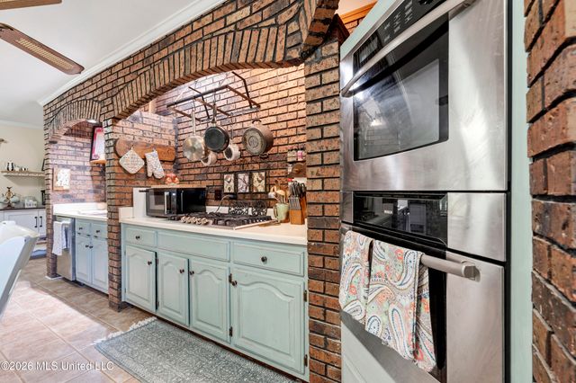 33 E Sweetwater Road, Byhalia, MS 38611
