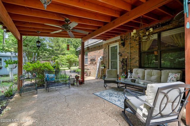 33 E Sweetwater Road, Byhalia, MS 38611