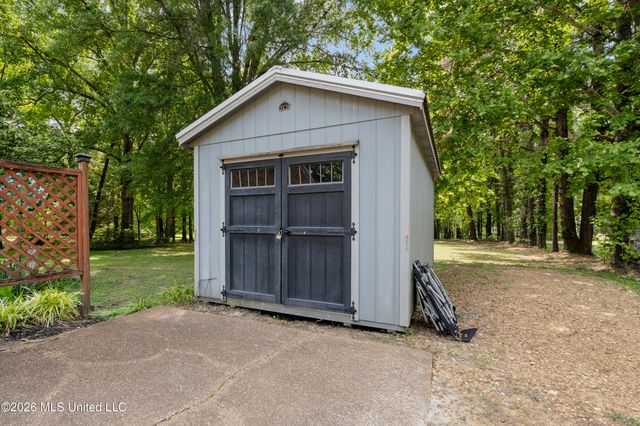 33 E Sweetwater Road, Byhalia, MS 38611