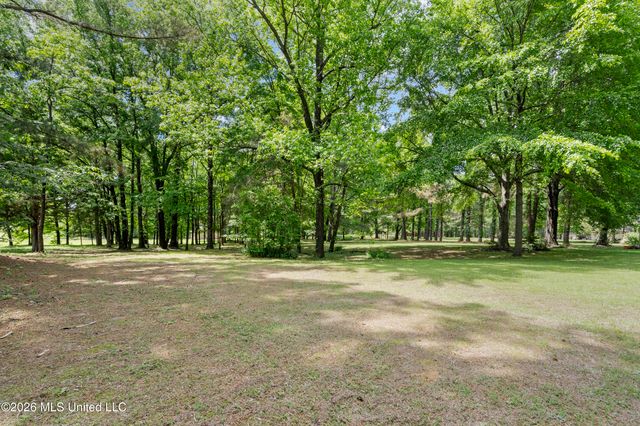 33 E Sweetwater Road, Byhalia, MS 38611