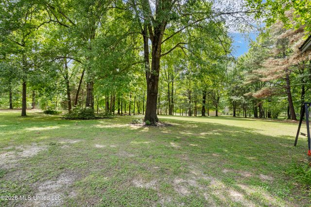 33 E Sweetwater Road, Byhalia, MS 38611