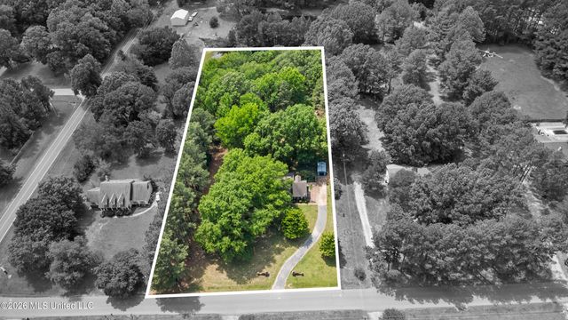 33 E Sweetwater Road, Byhalia, MS 38611