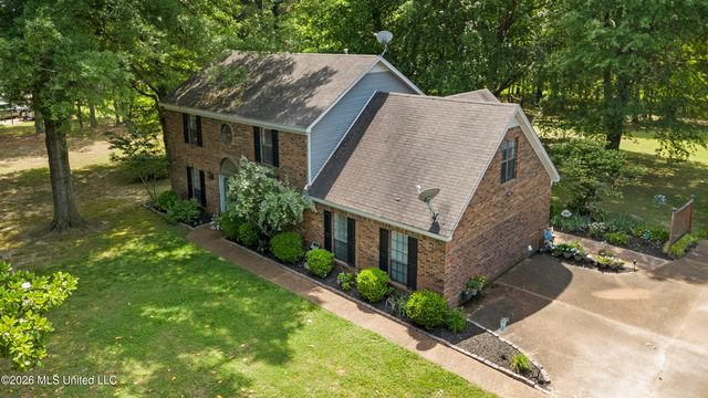33 E Sweetwater Road, Byhalia, MS 38611