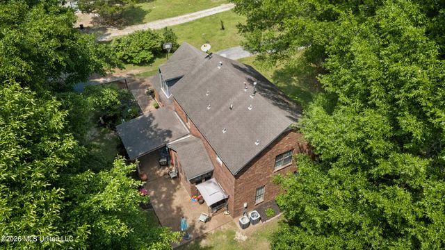 33 E Sweetwater Road, Byhalia, MS 38611
