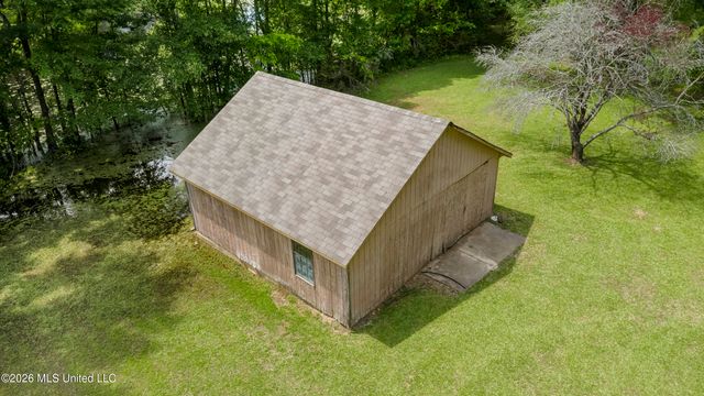 33 E Sweetwater Road, Byhalia, MS 38611