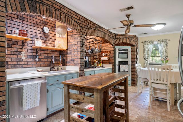 33 E Sweetwater Road, Byhalia, MS 38611
